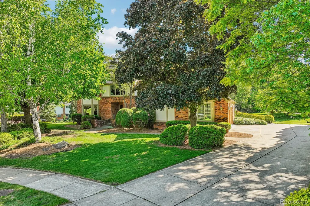 4523 Rivers Edge Drive Troy City MI 48098