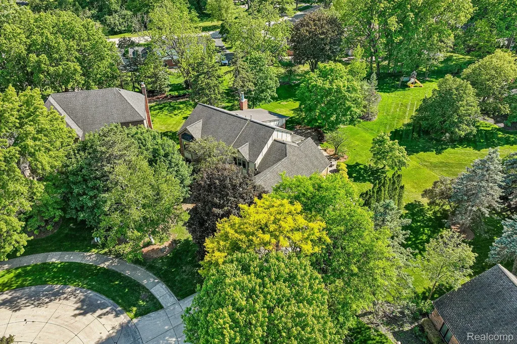 4523 Rivers Edge Drive Troy City MI 48098