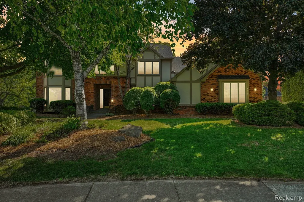 4523 Rivers Edge Drive Troy City MI 48098