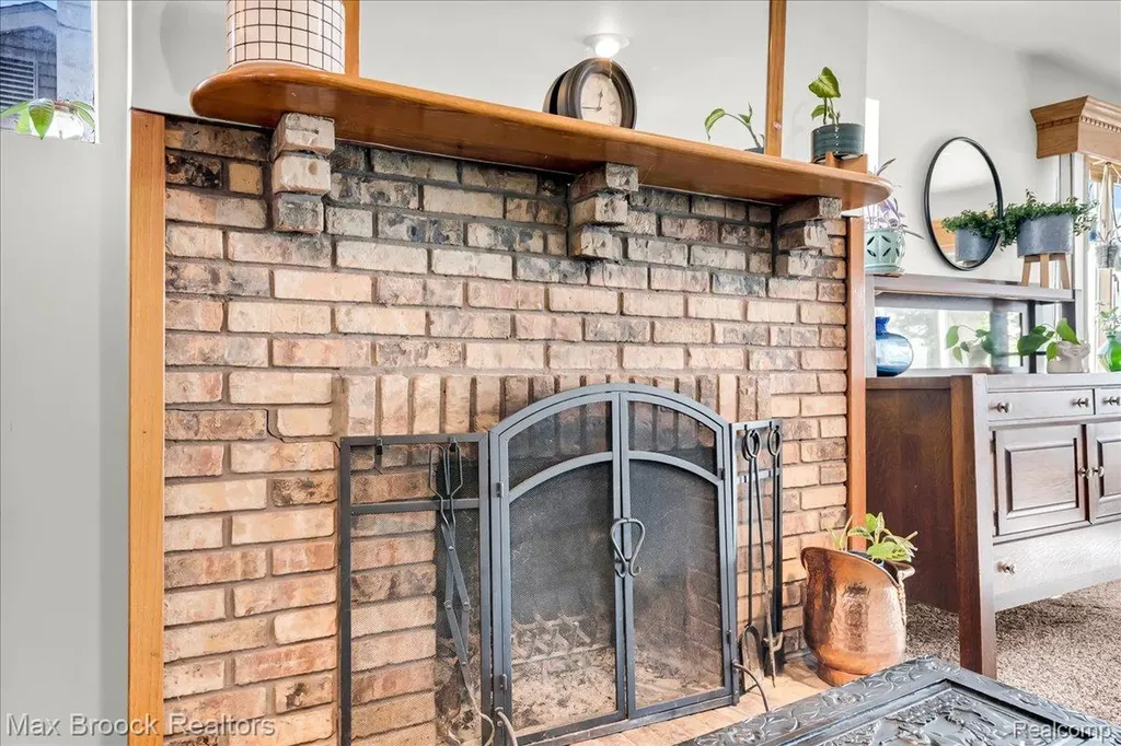 8860 Rushside Drive Hamburg Township MI 48169