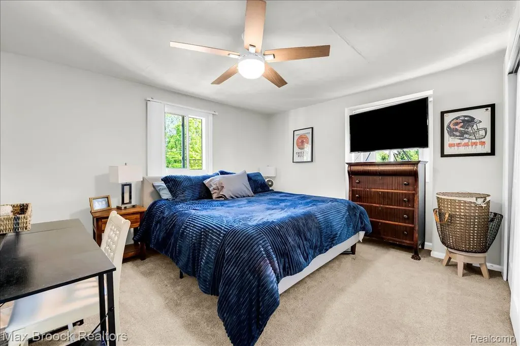 8860 Rushside Drive Hamburg Township MI 48169