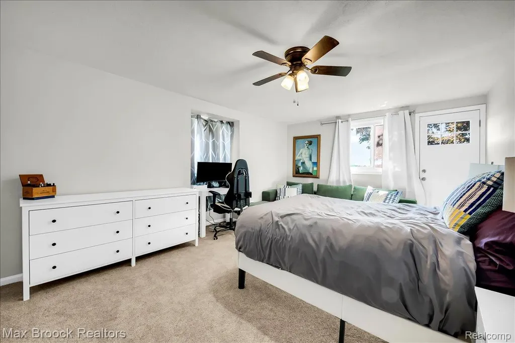 8860 Rushside Drive Hamburg Township MI 48169