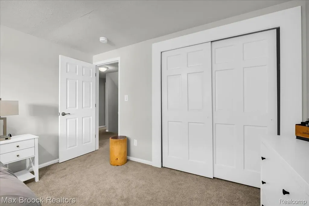 8860 Rushside Drive Hamburg Township MI 48169