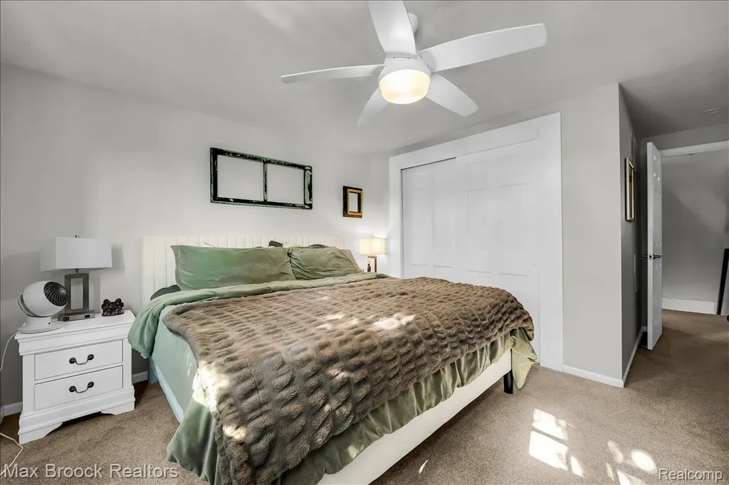 8860 Rushside Drive Hamburg Township MI 48169