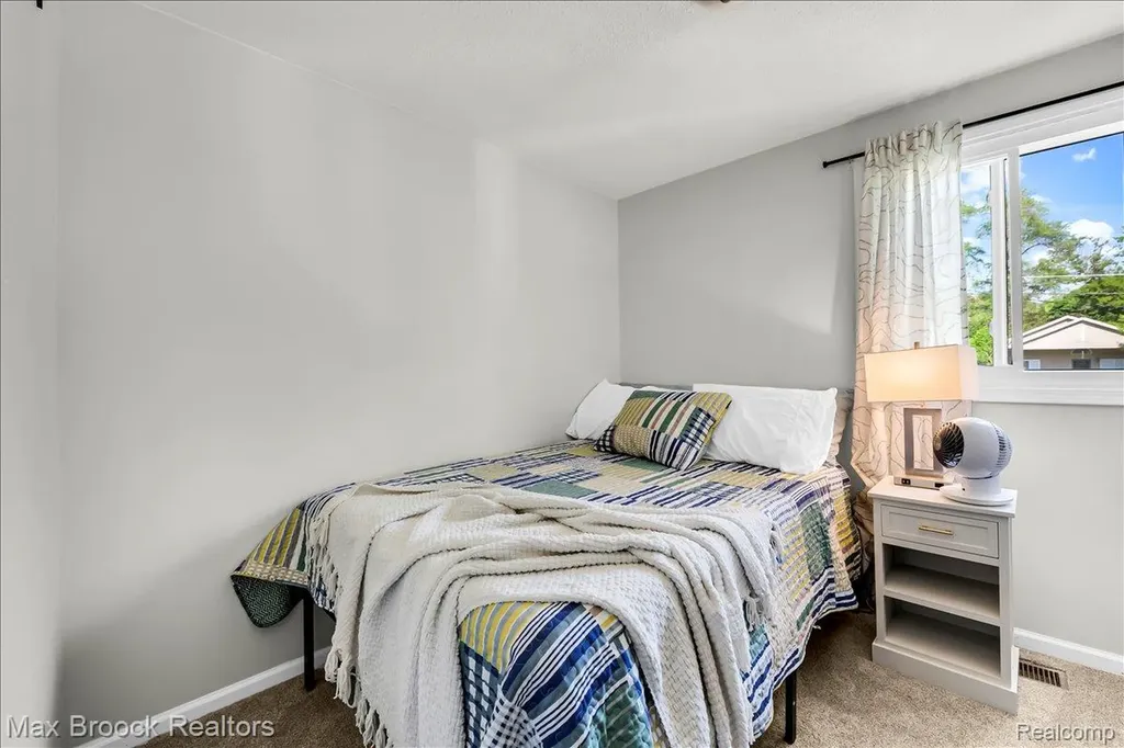 8860 Rushside Drive Hamburg Township MI 48169