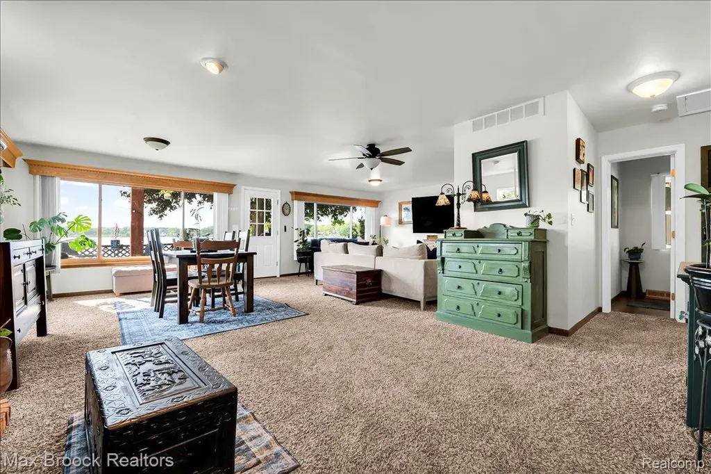 8860 Rushside Drive Hamburg Township MI 48169