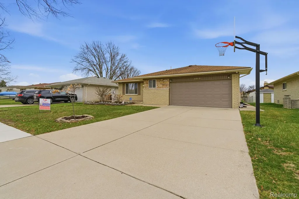 3064 Charity Drive Sterling Heights City MI 48310