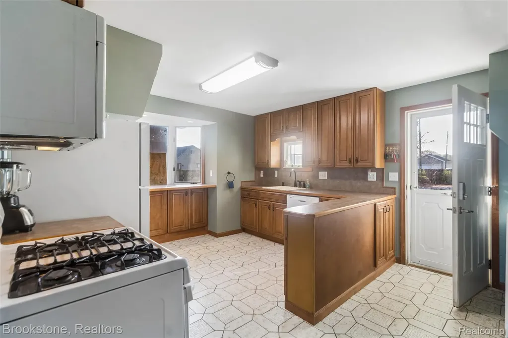 2230 Elm Street Algonac City MI 48001