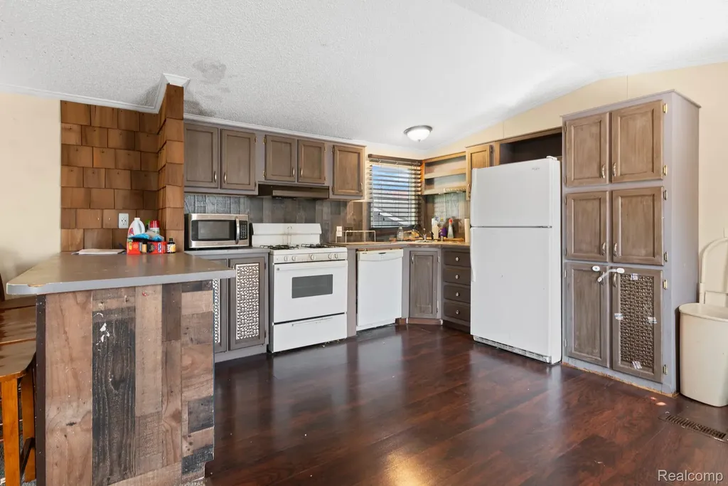351 North Squirrel Road Auburn Hills City MI 48326