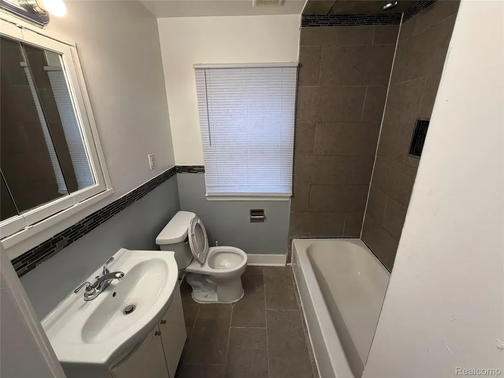 14333 Grandville Avenue Detroit City MI 48223