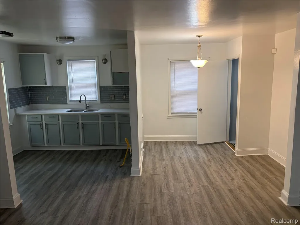14333 Grandville Avenue Detroit City MI 48223