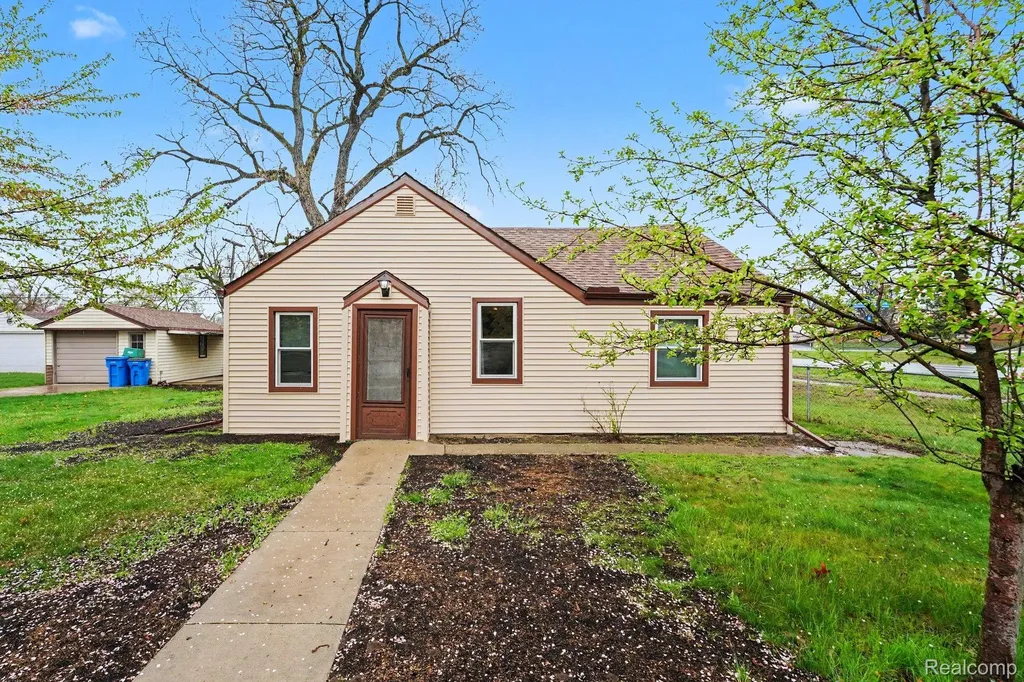24026 Hopkins Street Dearborn Heights City MI 48125