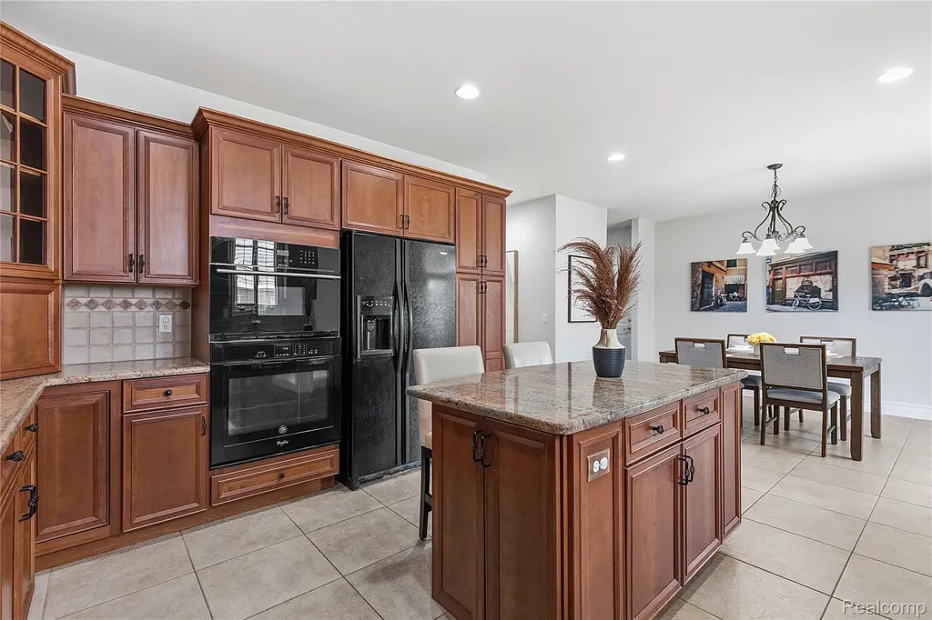49783 Golden Park Drive Shelby Charter Township MI 48315