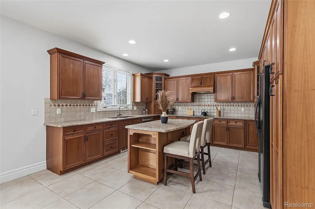 49783 Golden Park Drive Shelby Charter Township MI 48315