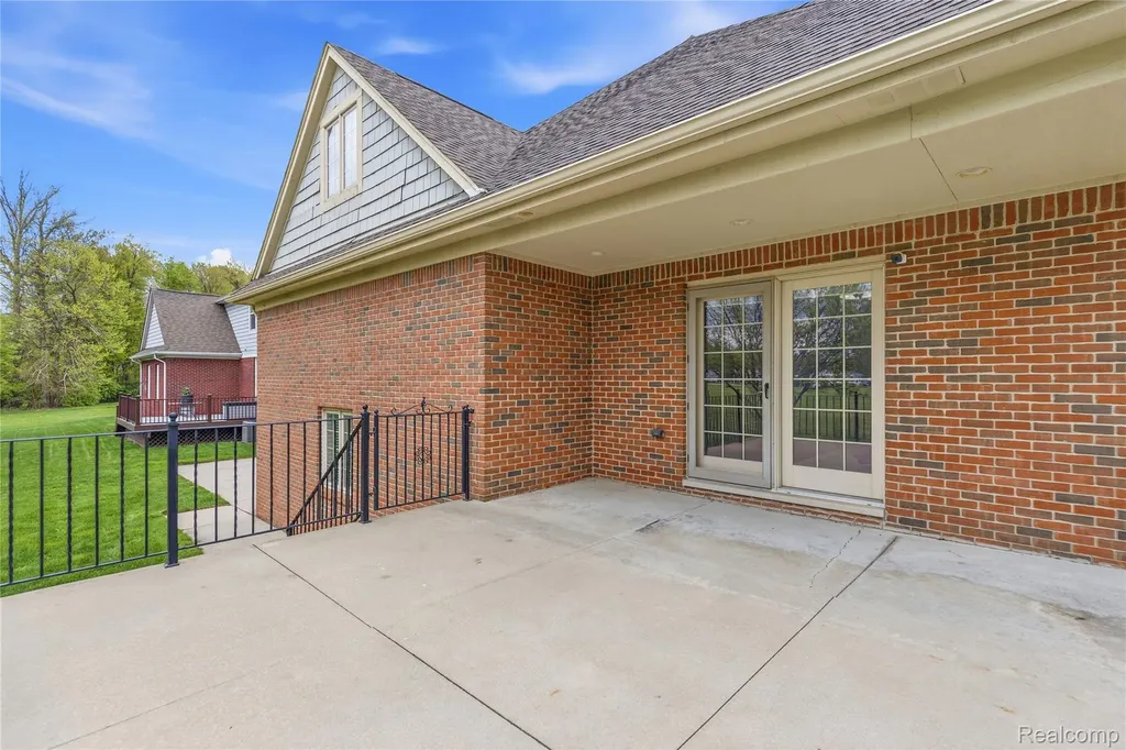 49783 Golden Park Drive Shelby Charter Township MI 48315