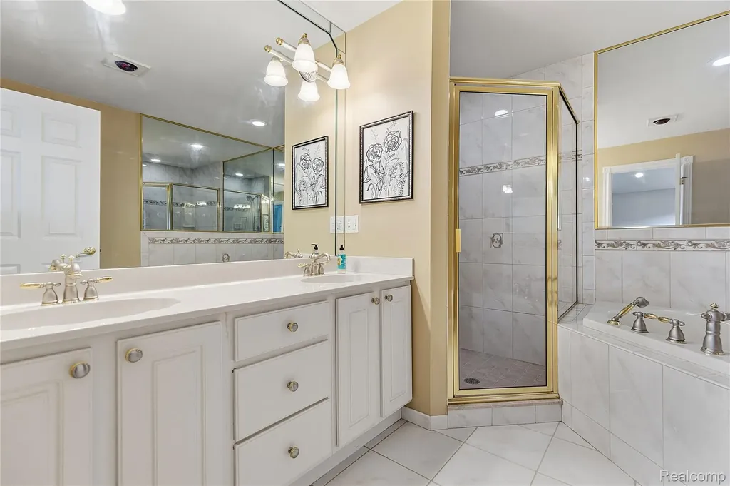 49783 Golden Park Drive Shelby Charter Township MI 48315