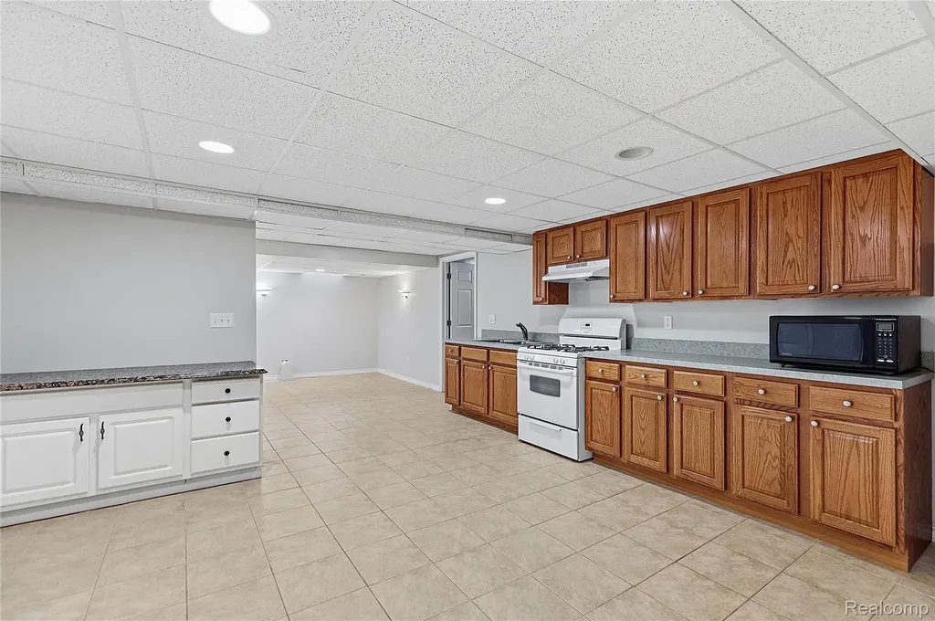 49783 Golden Park Drive Shelby Charter Township MI 48315