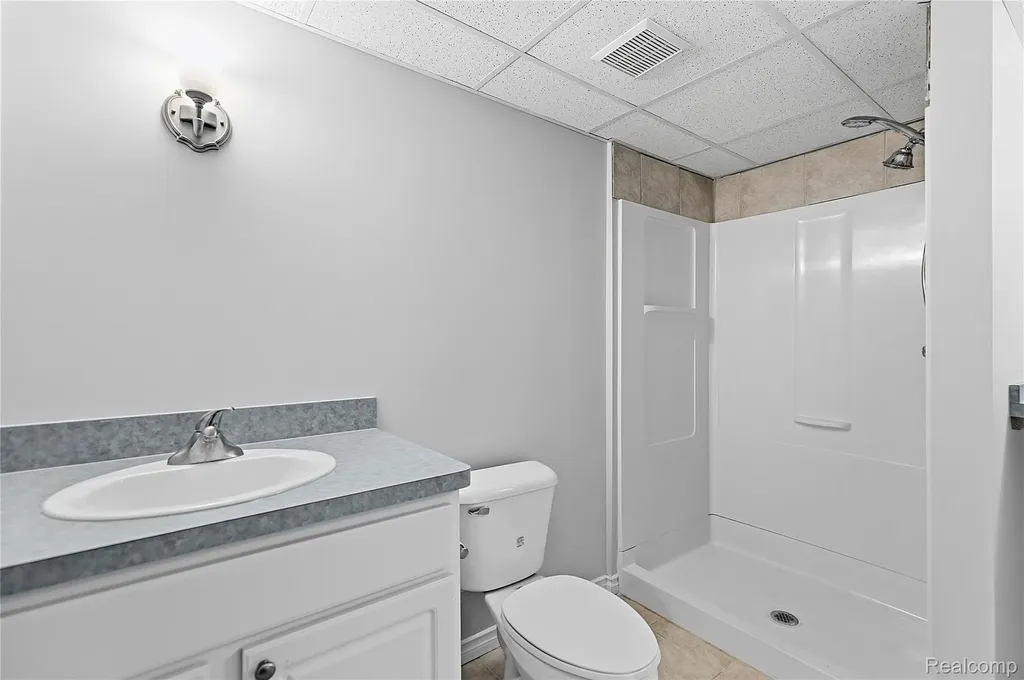 49783 Golden Park Drive Shelby Charter Township MI 48315