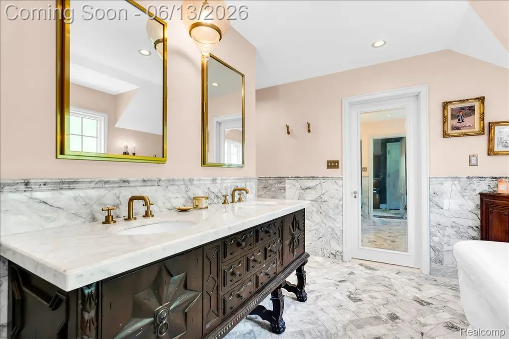 19475 Argyle Crescent Detroit City MI 48203