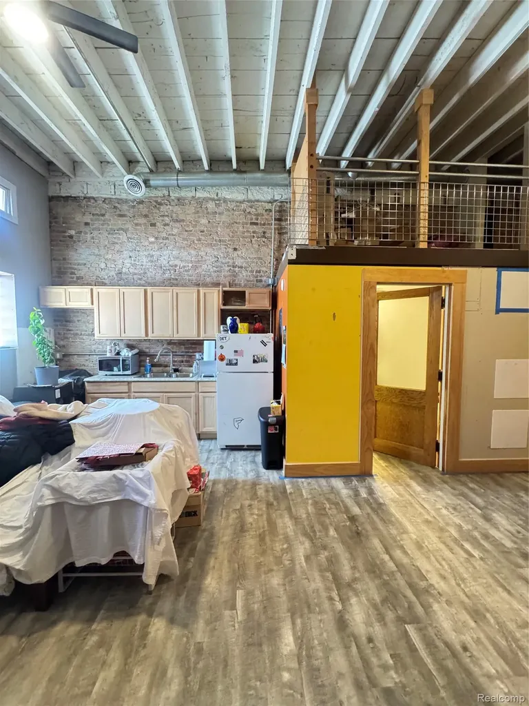 45 N Saginaw Street Pontiac City MI 48342