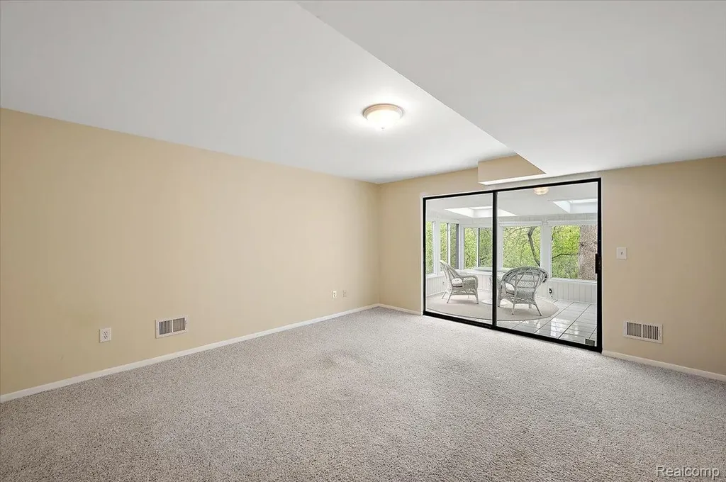 2175 Bordeaux Street West Bloomfield Charter Township MI 48323