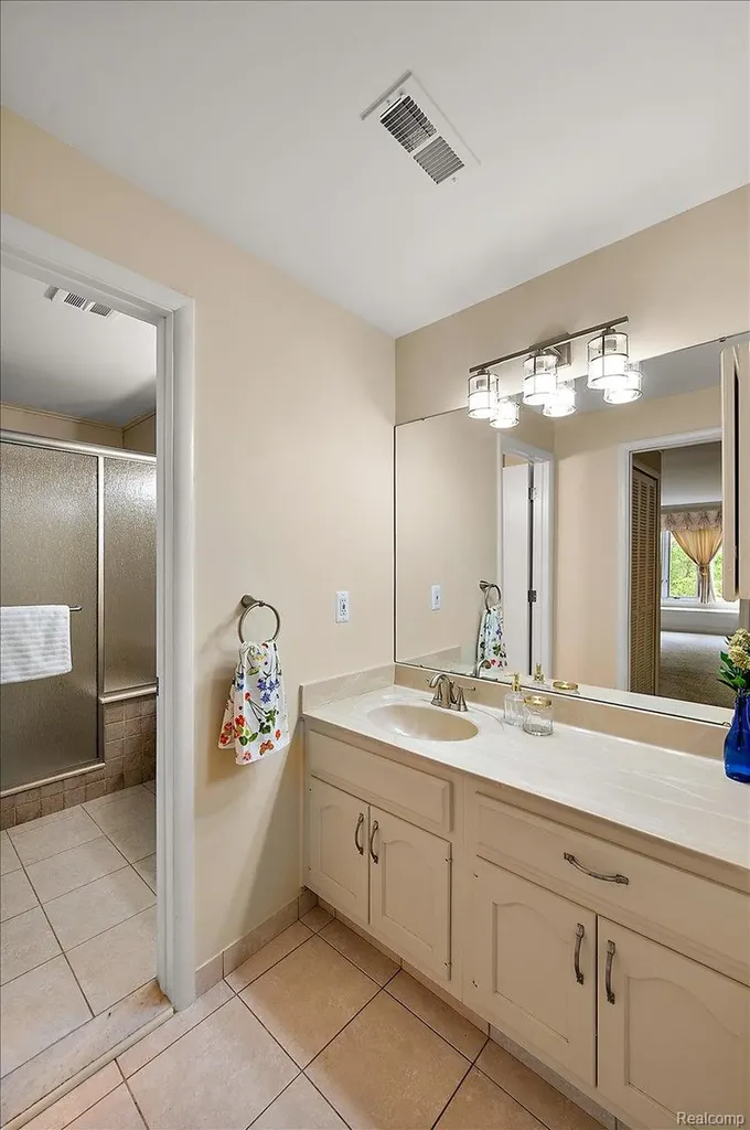 2175 Bordeaux Street West Bloomfield Charter Township MI 48323