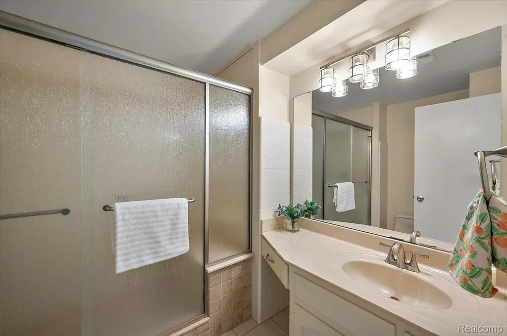 2175 Bordeaux Street West Bloomfield Charter Township MI 48323