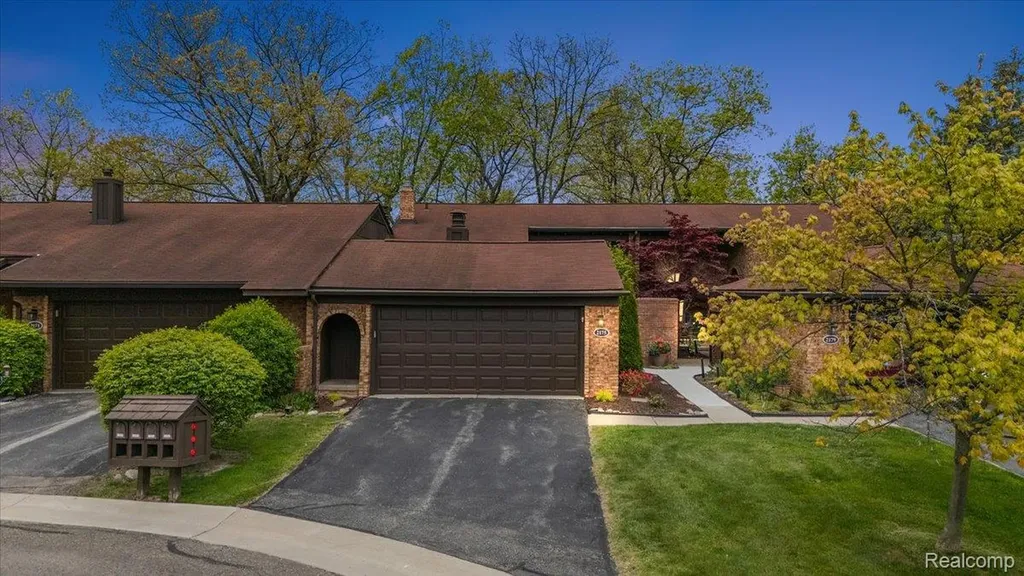 2175 Bordeaux Street West Bloomfield Charter Township MI 48323
