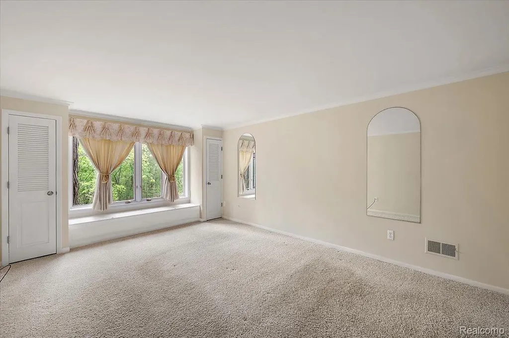 2175 Bordeaux Street West Bloomfield Charter Township MI 48323