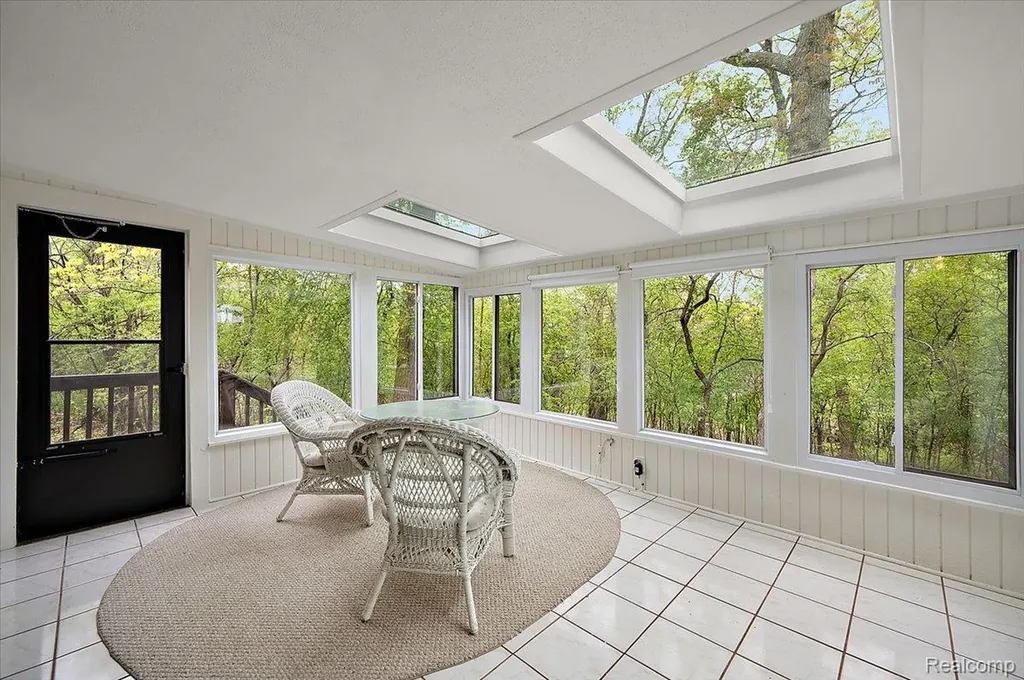 2175 Bordeaux Street West Bloomfield Charter Township MI 48323