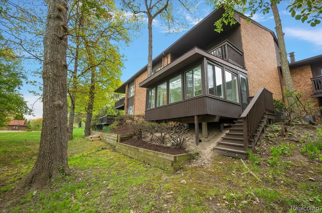 2175 Bordeaux Street West Bloomfield Charter Township MI 48323