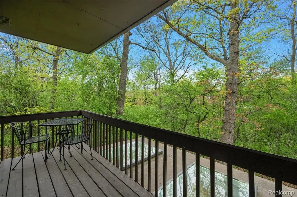 2175 Bordeaux Street West Bloomfield Charter Township MI 48323