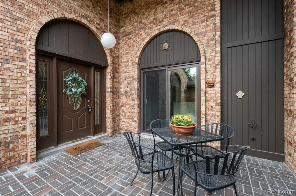 2175 Bordeaux Street West Bloomfield Charter Township MI 48323