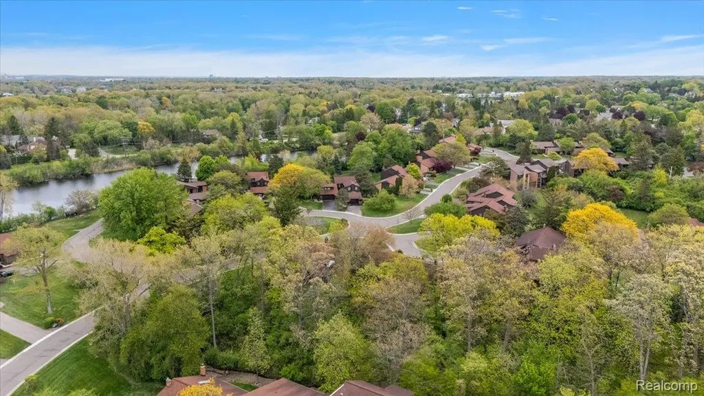 2175 Bordeaux Street West Bloomfield Charter Township MI 48323