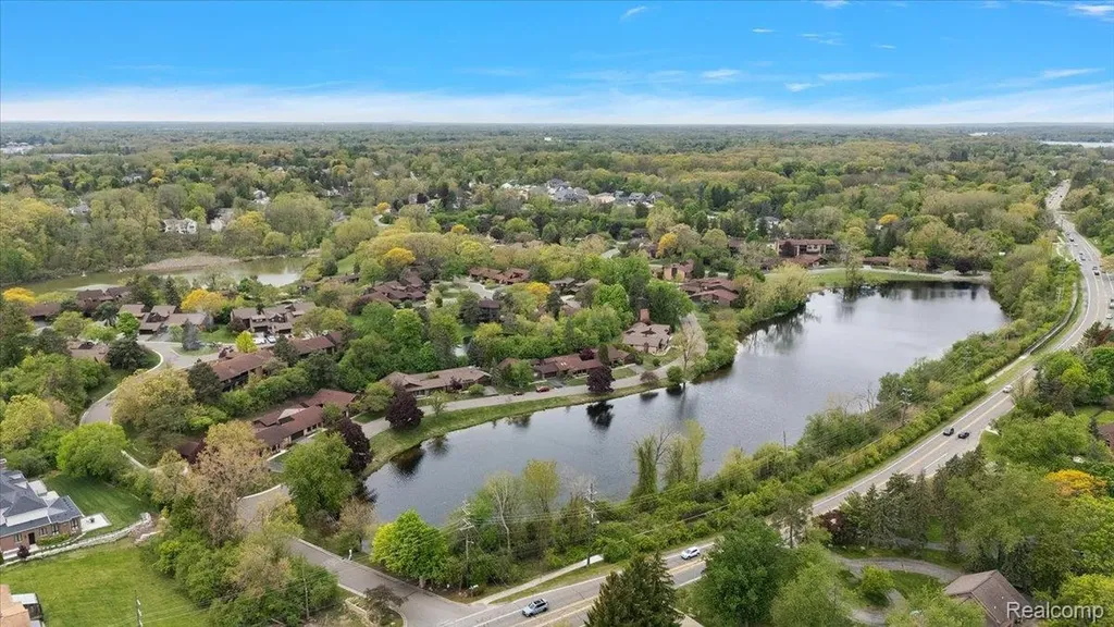 2175 Bordeaux Street West Bloomfield Charter Township MI 48323