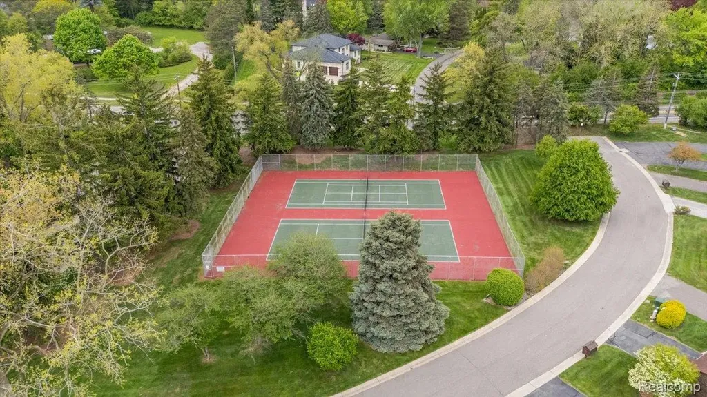 2175 Bordeaux Street West Bloomfield Charter Township MI 48323