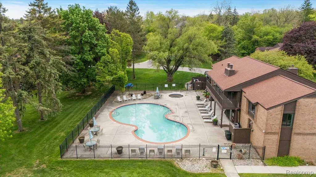 2175 Bordeaux Street West Bloomfield Charter Township MI 48323
