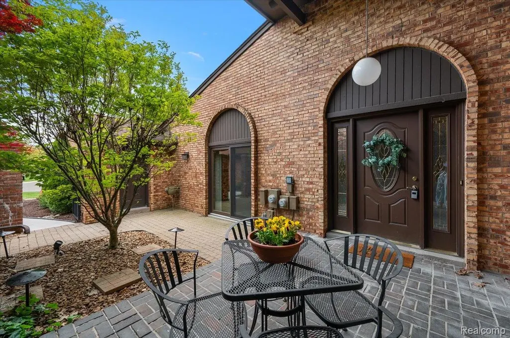 2175 Bordeaux Street West Bloomfield Charter Township MI 48323