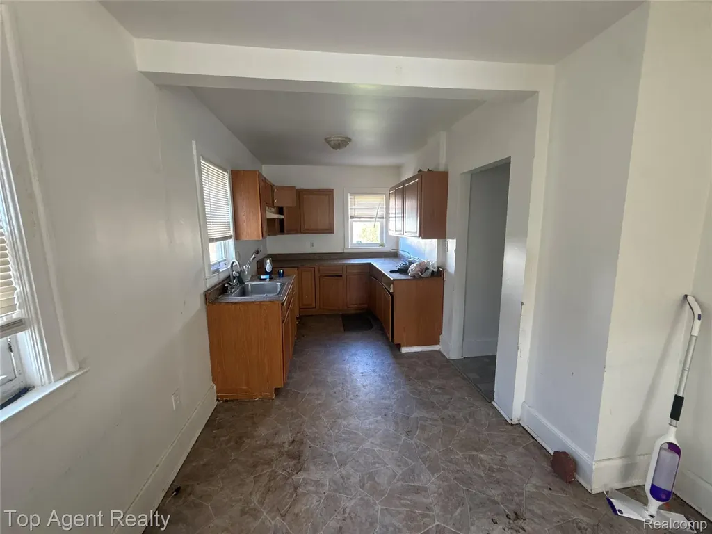 19479 Spencer Street Detroit City MI 48234