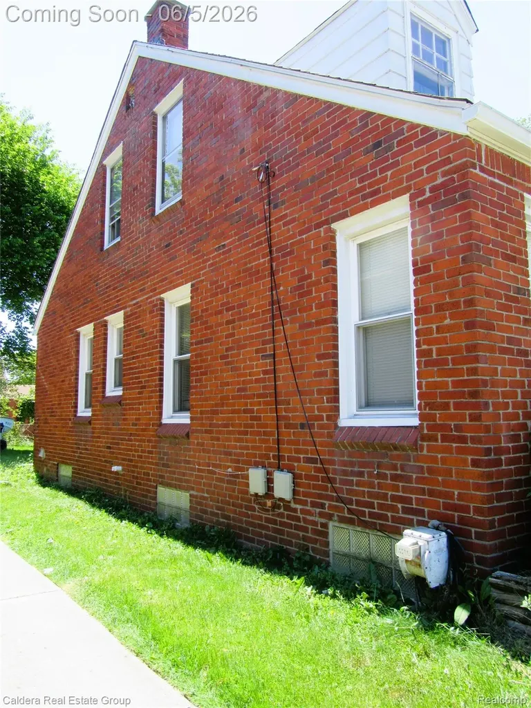 15556 Veronica Avenue Eastpointe City MI 48021