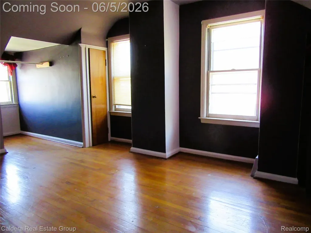 15556 Veronica Avenue Eastpointe City MI 48021