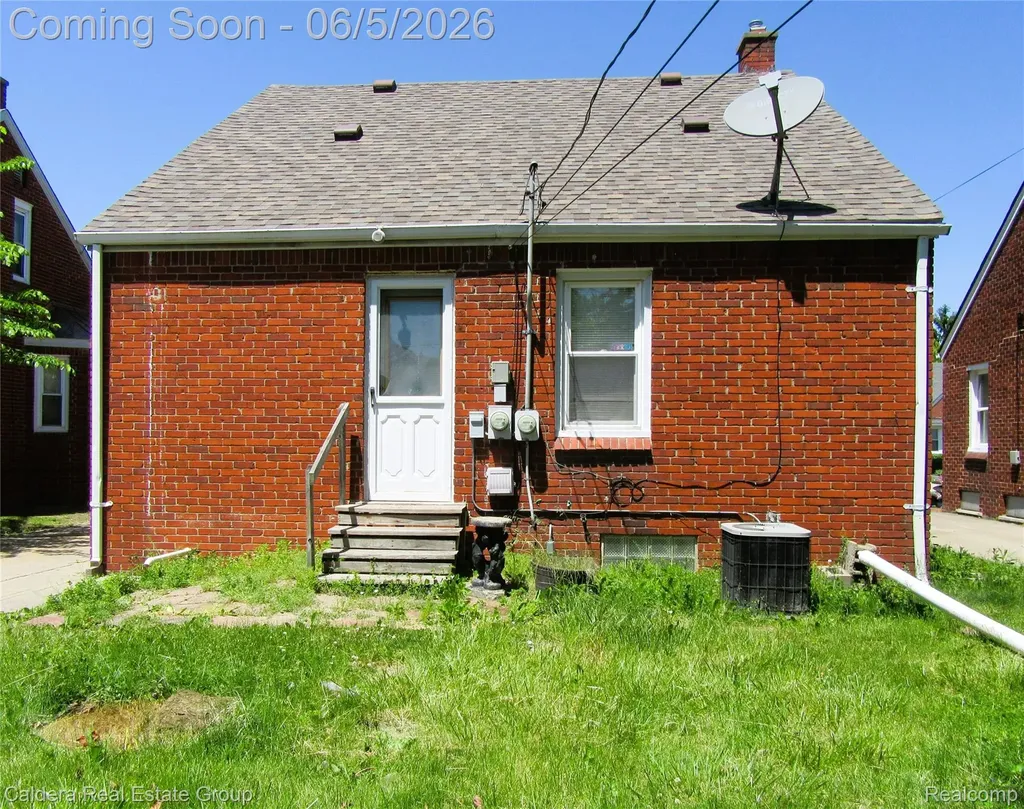 15556 Veronica Avenue Eastpointe City MI 48021