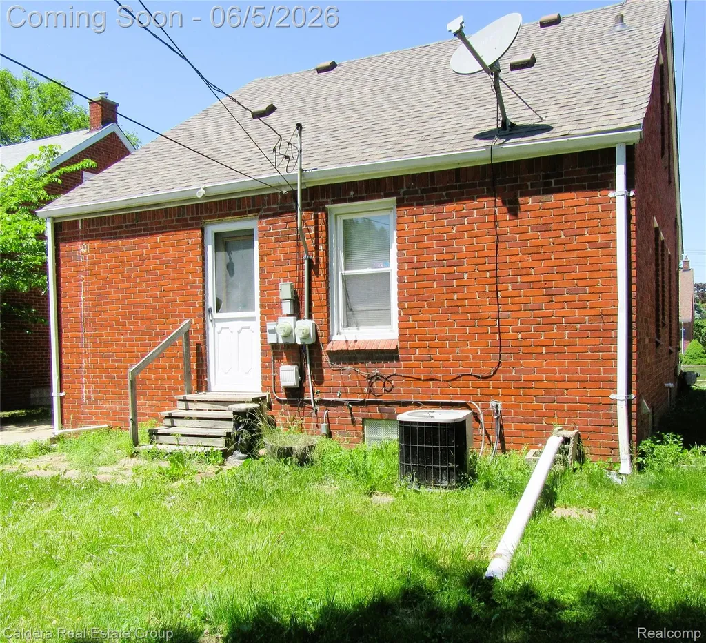 15556 Veronica Avenue Eastpointe City MI 48021