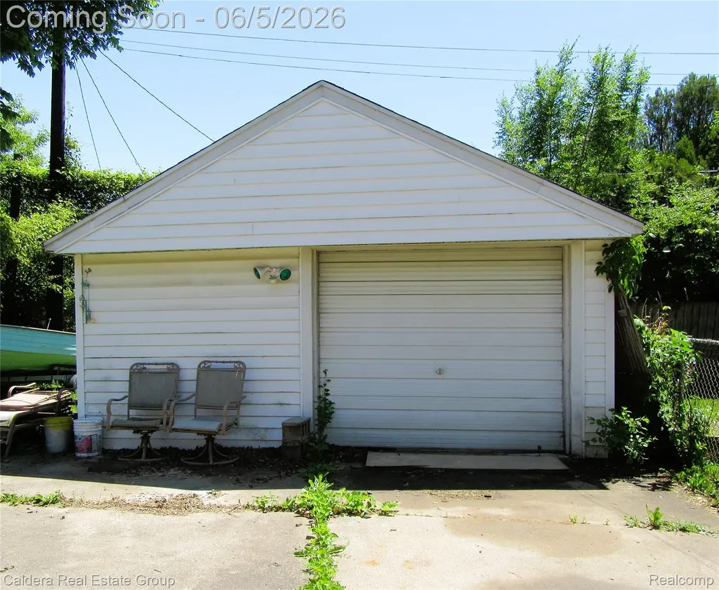 15556 Veronica Avenue Eastpointe City MI 48021