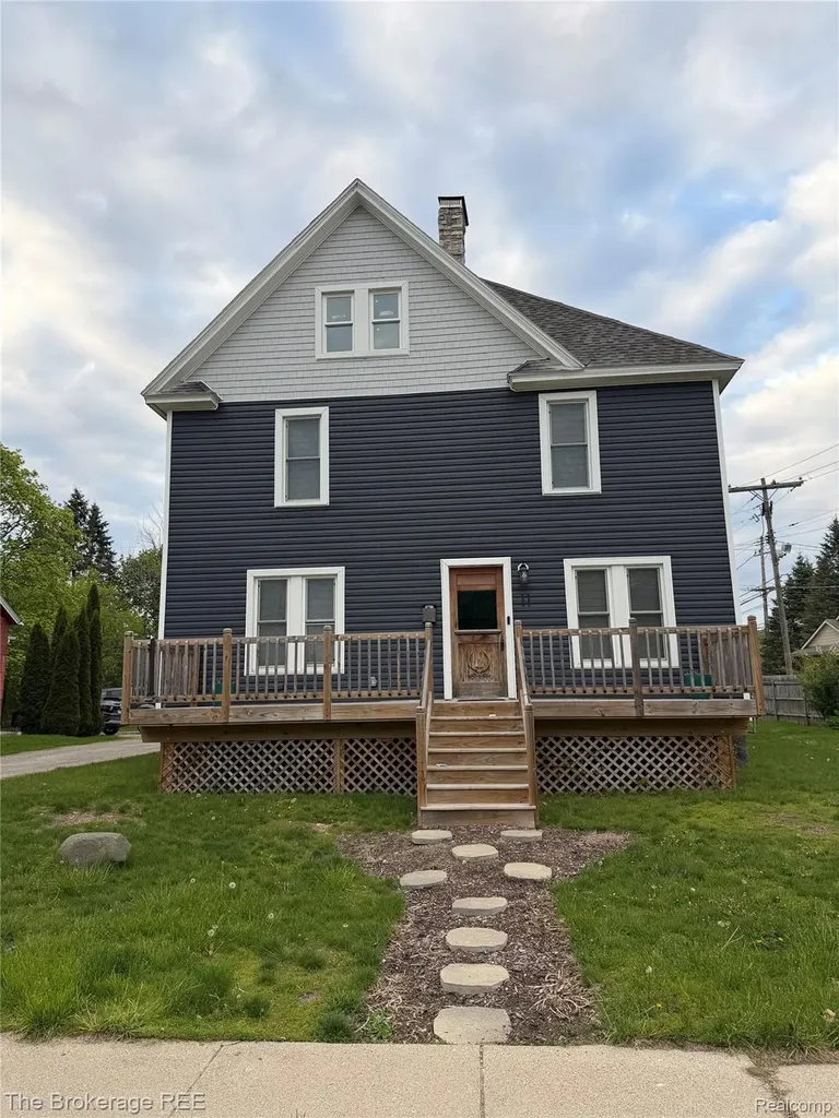 11 1st Street Oxford Village MI 48371