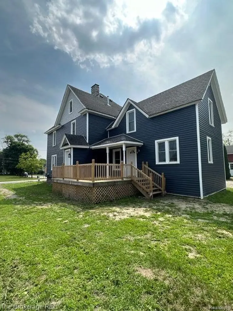 11 1st Street Oxford Village MI 48371