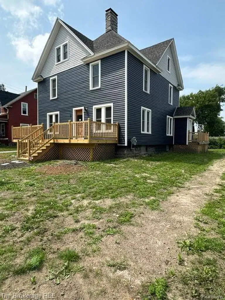 11 1st Street Oxford Village MI 48371