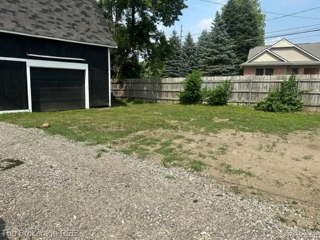 11 1st Street Oxford Village MI 48371