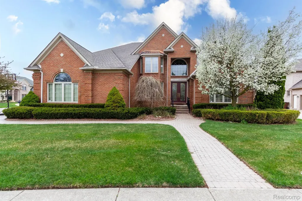49759 Lakebridge Drive Shelby Charter Township MI 48315