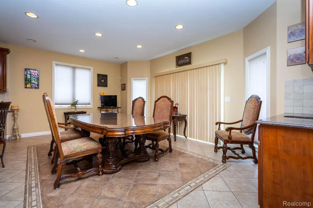 49759 Lakebridge Drive Shelby Charter Township MI 48315